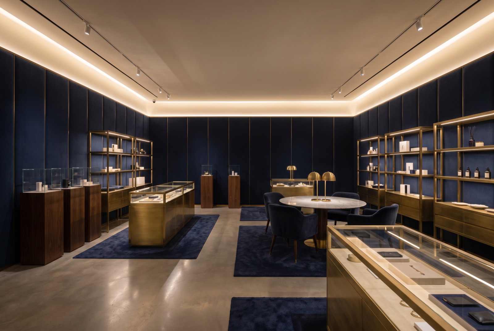 Retail showroom and F&B environment
